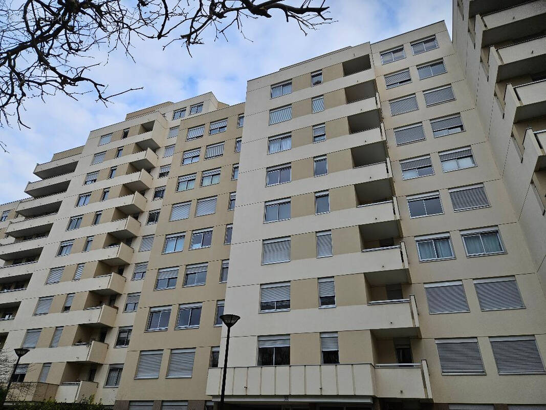 Parking à COURBEVOIE