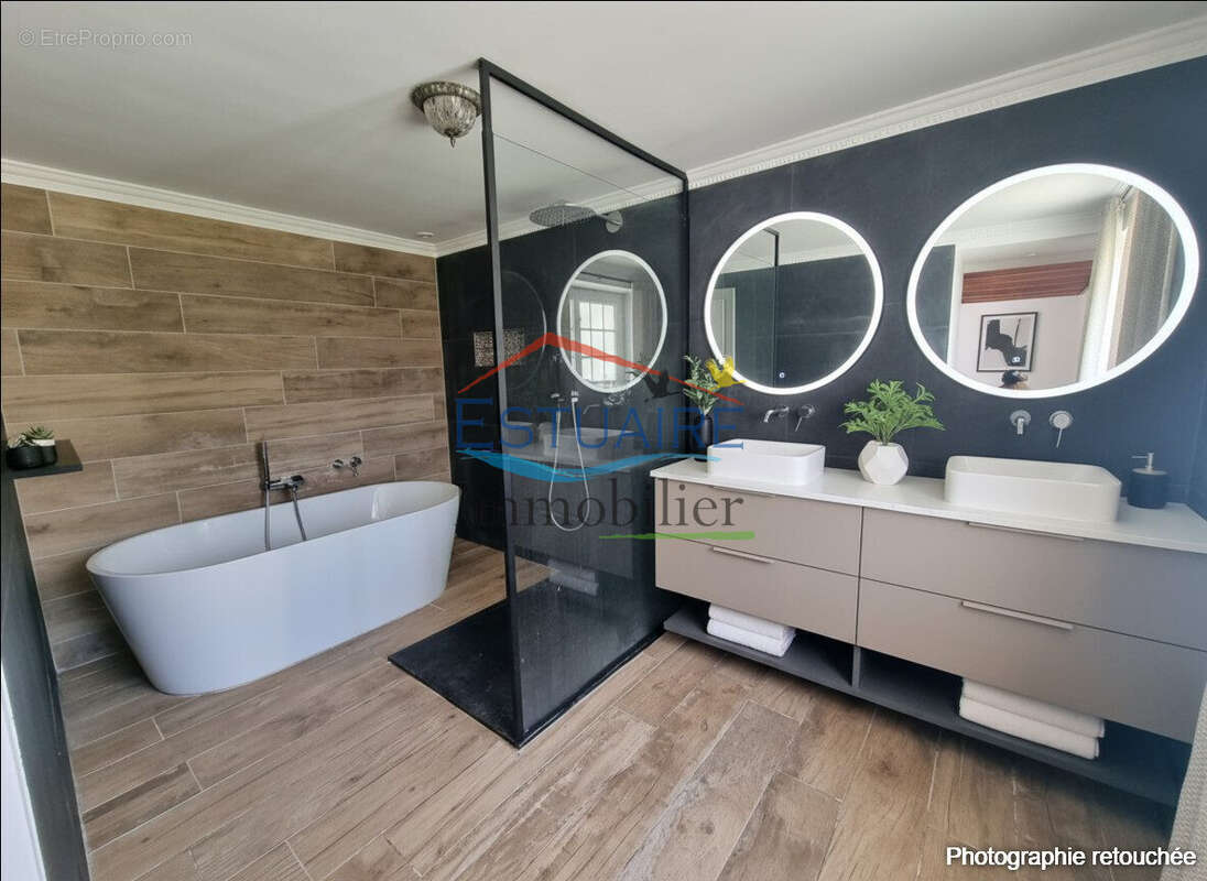 Maison à SAINT-ETIENNE-DE-MONTLUC