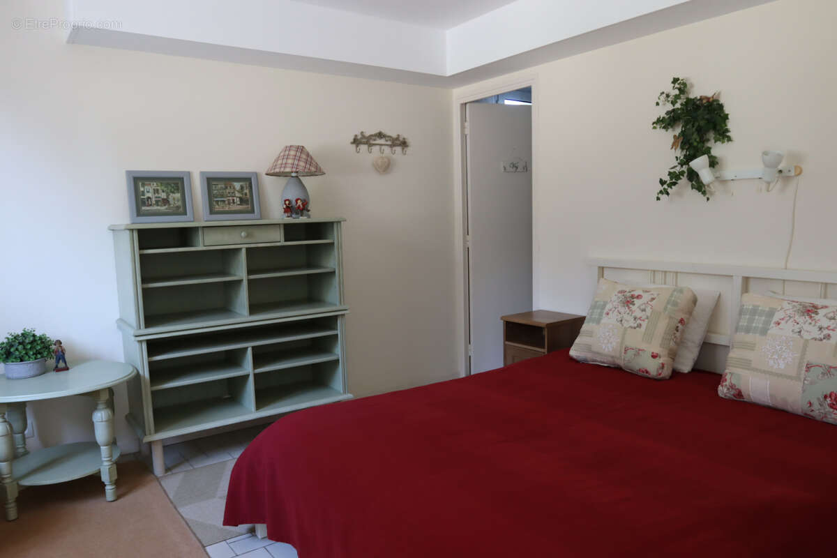 Maison à AINAY-LE-CHATEAU