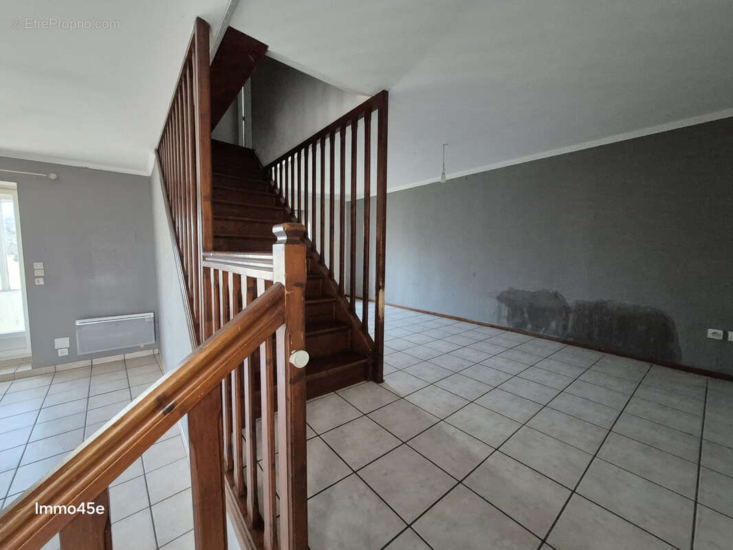 Maison à BEAUMONT-MONTEUX