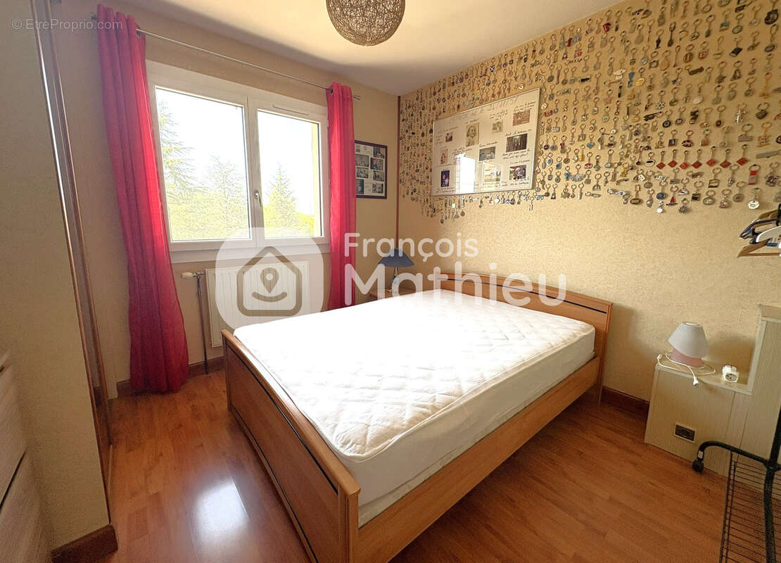 BLYES - Maison 5 pièces - 3 Chambres - 133 m2 habitables - Terrain d'environ 1221 m2 - photo 12