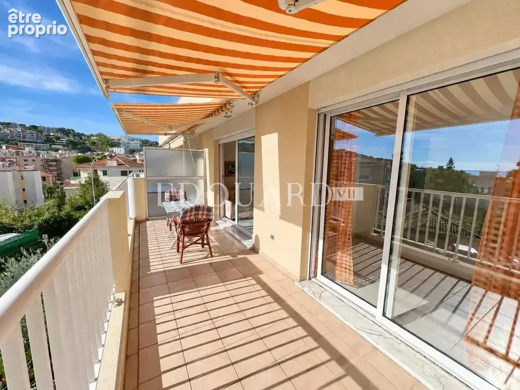 En exclusivité deux pièces en dernier étage avec spacieuse terrasse, cave et parking, à quelques pas des plages - photo 4
