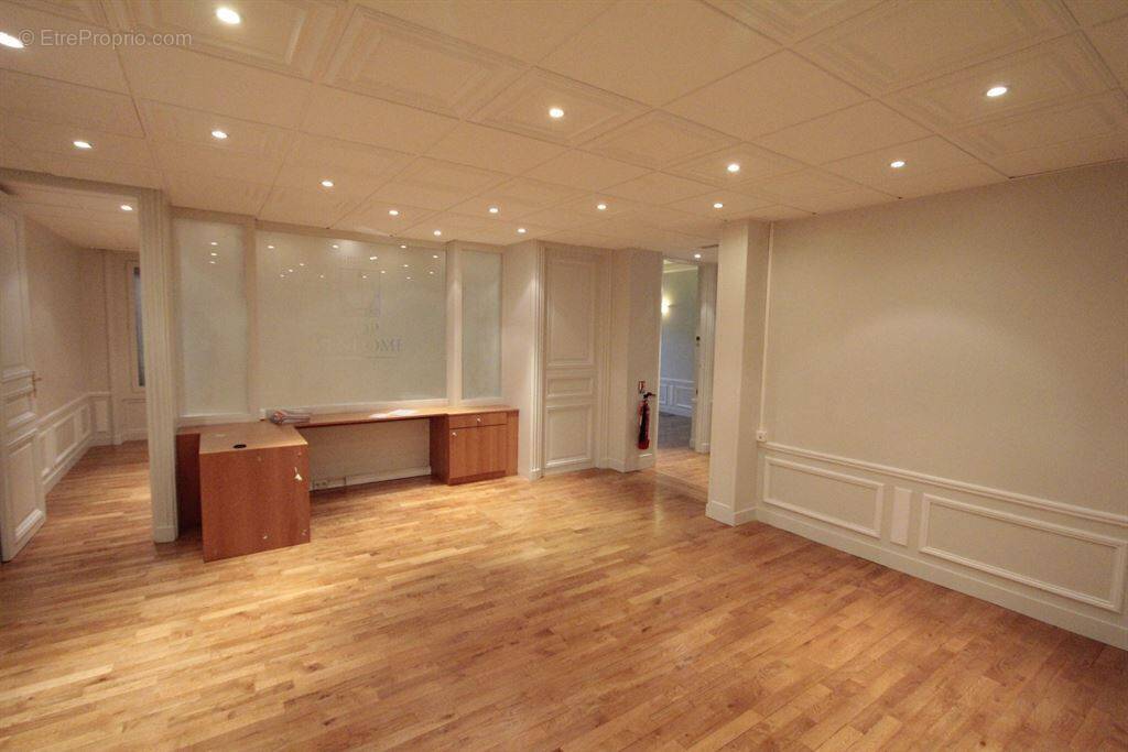 Commerce à PARIS-2E