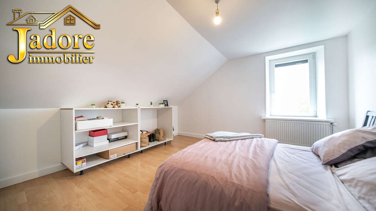 Maison à LA CHAPELLE-DEVANT-BRUYERES