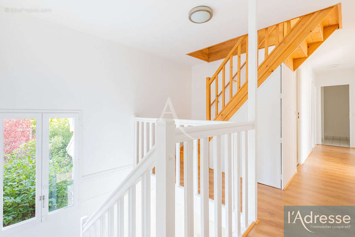 Maison à BURES-SUR-YVETTE