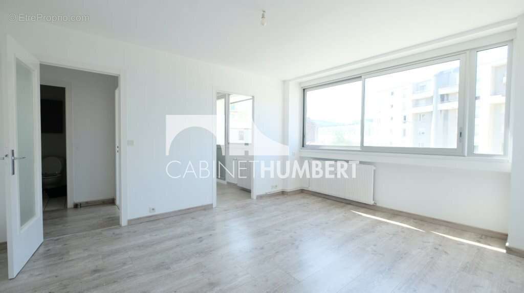 Appartement 46 m² à Saint-Etienne  - photo 4