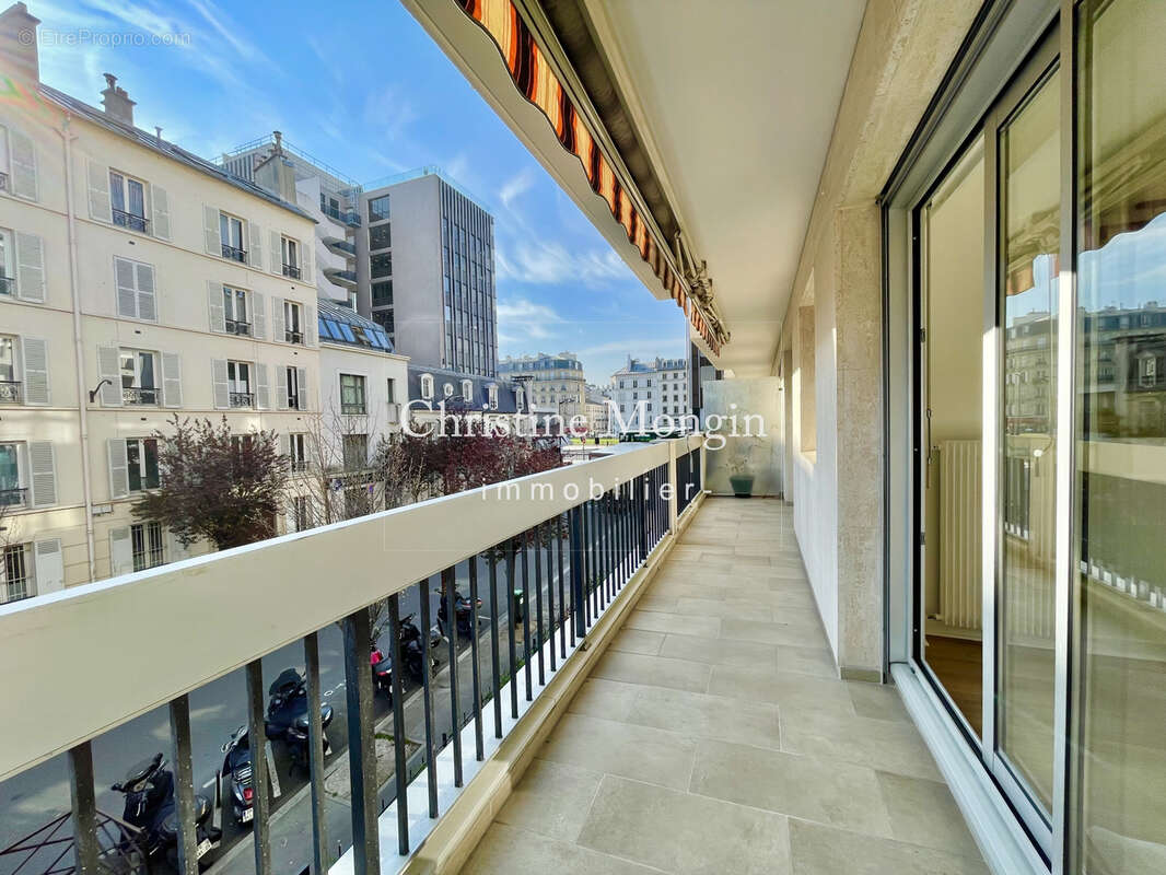 Appartement à NEUILLY-SUR-SEINE