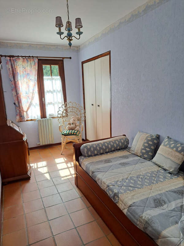 Grande maison sur un terrain de 15 780m2 avec une piscine et un garage de 52m2 - photo 11