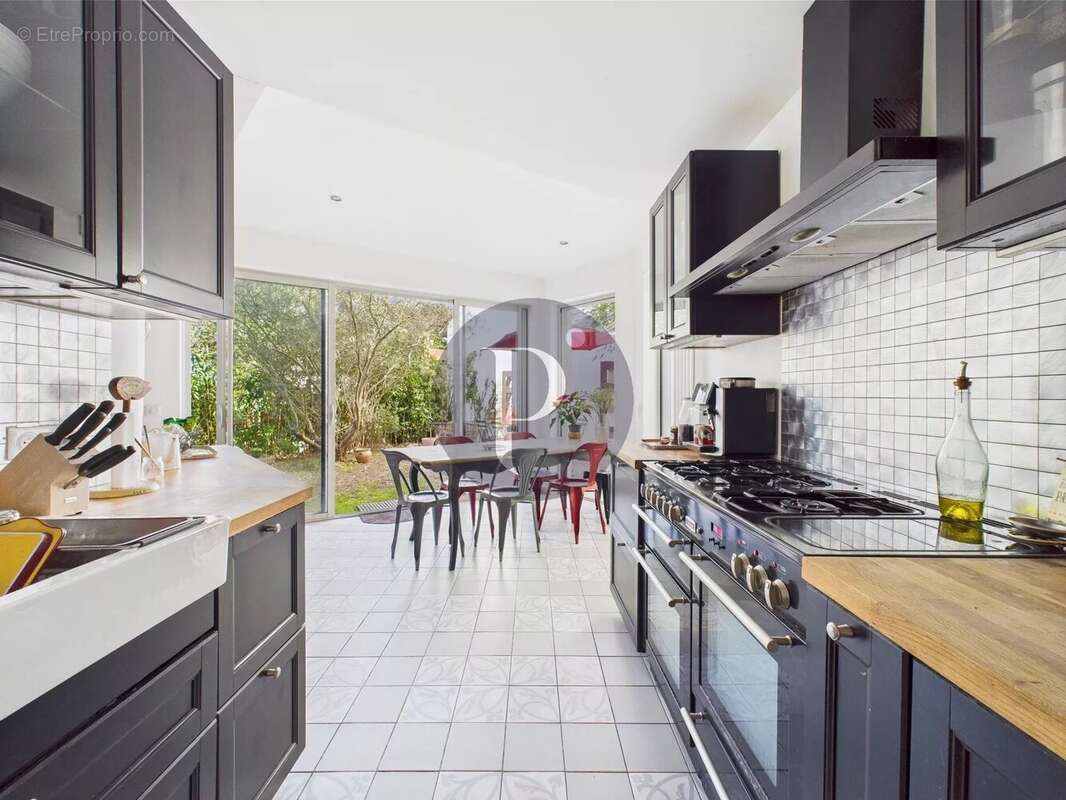 Maison à LE PLESSIS-ROBINSON