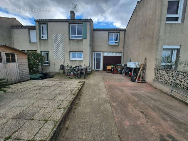 Maison à AZILLE