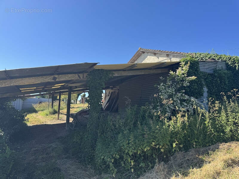 Parking à LA GENETOUZE