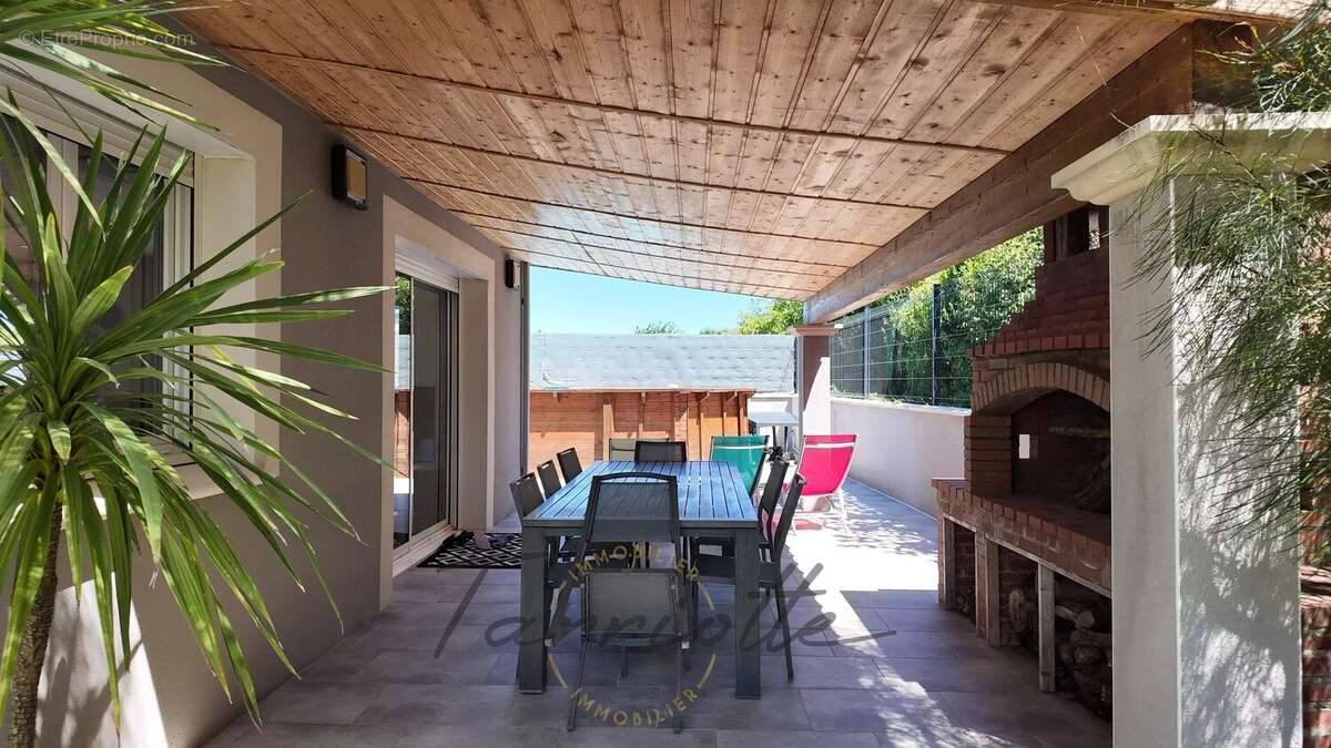 VILLA - 10829 - photo 4