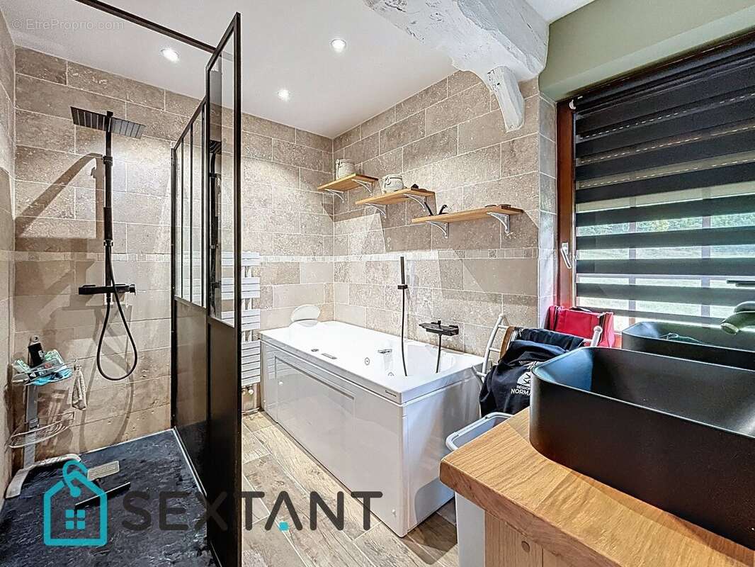 Ancien pressoir rénové avec goût 152 m2 habitable. - photo 8