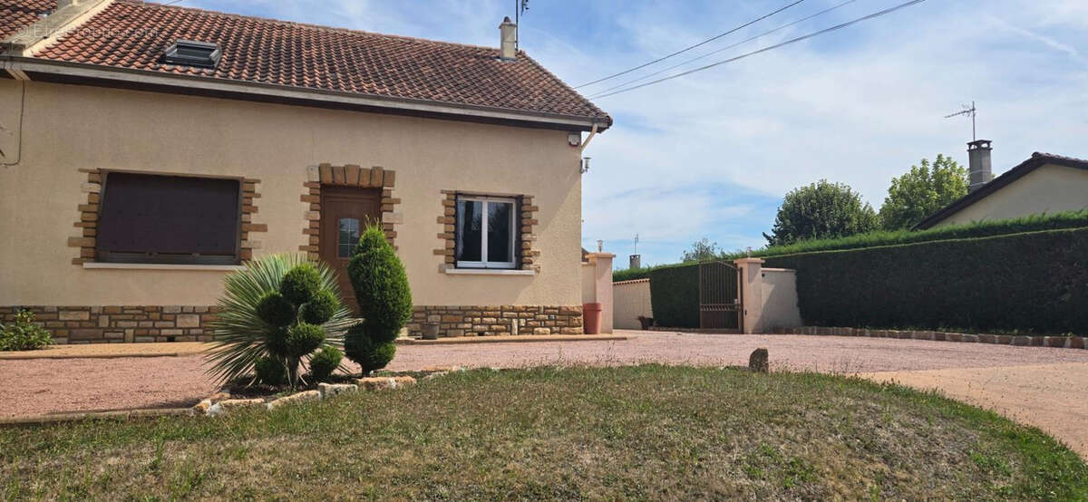 Maison à CRECHES-SUR-SAONE