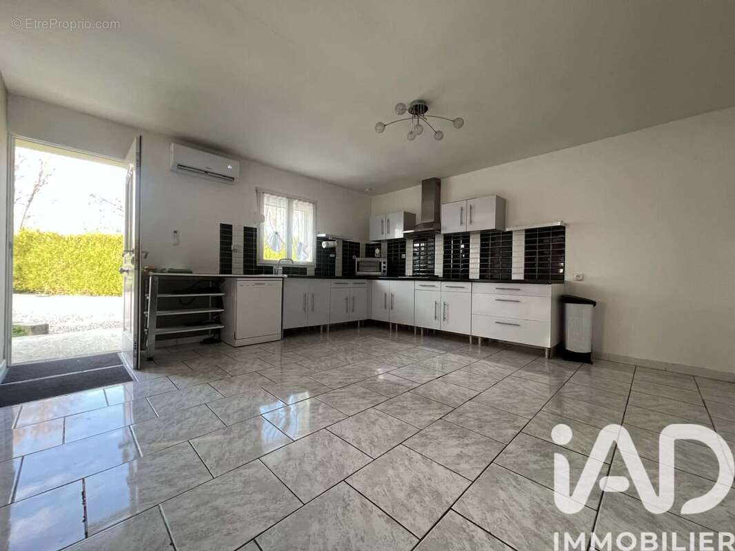 Photo 2 - Maison à REALCAMP