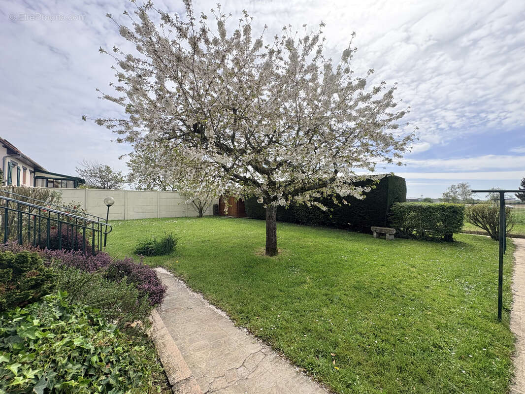 Maison à FONTAINE-LA-GUYON