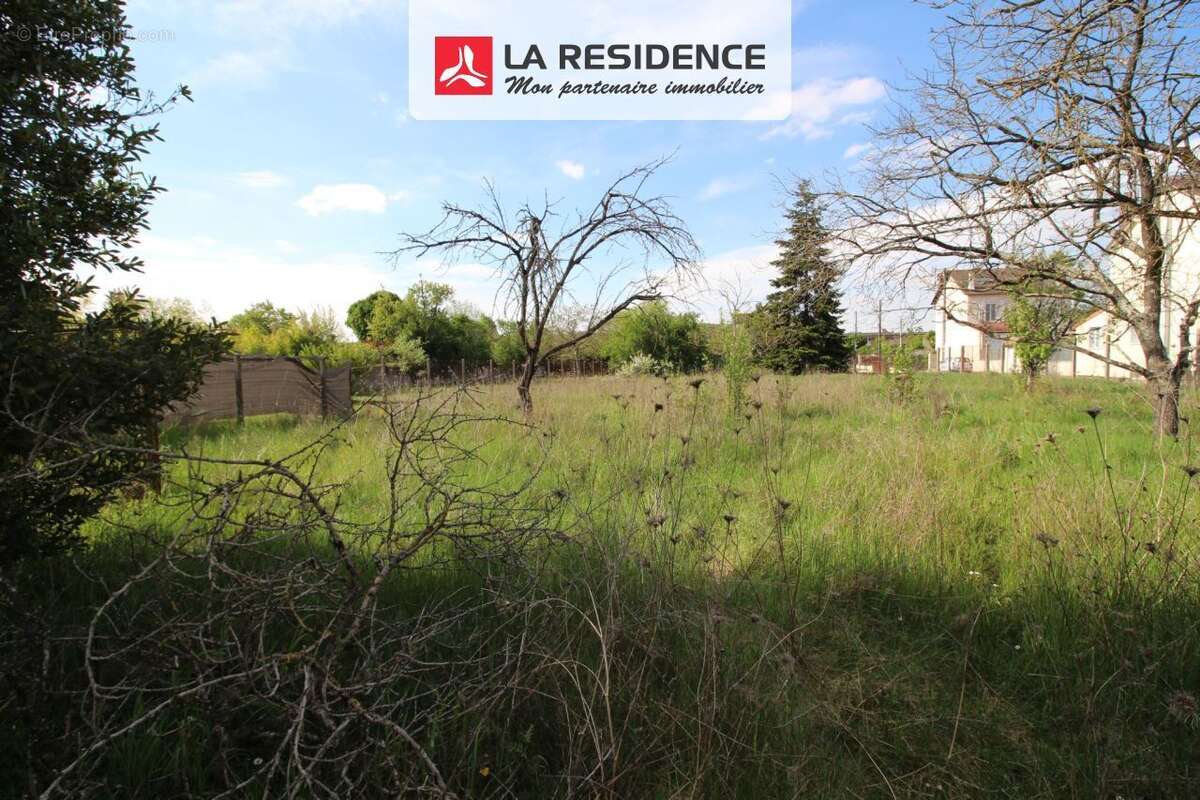Terrain à LES MUREAUX
