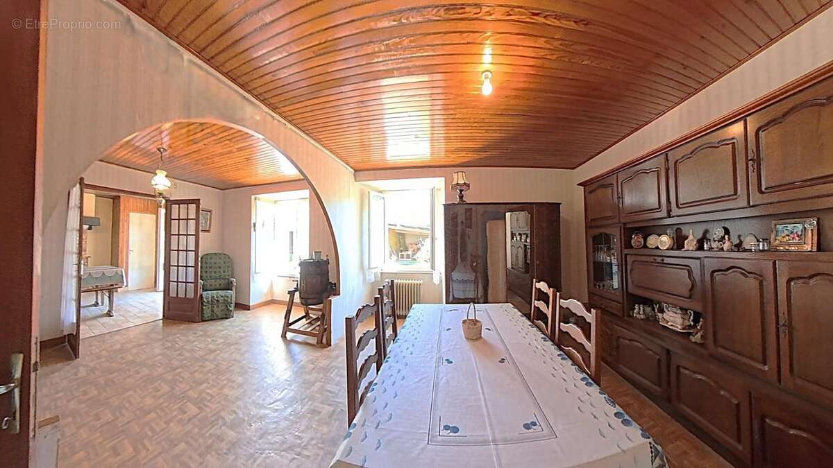 Grand corps de ferme, grande parcelle de 9800 m2 - photo 8