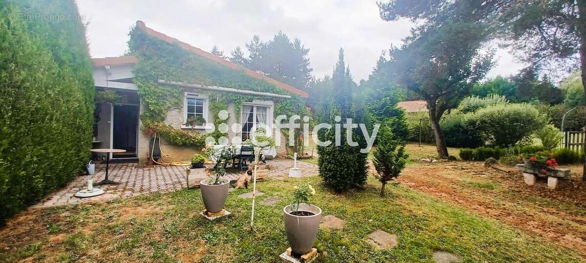 Maison 87 m² à Anglards-De-Saint-Flour  - photo 2