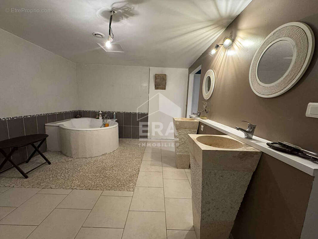 Maison à PRIGNAC-ET-MARCAMPS