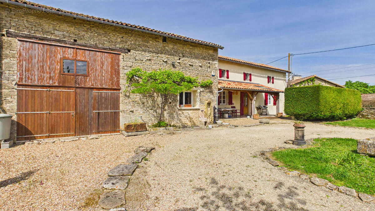 Maison à LEZAY