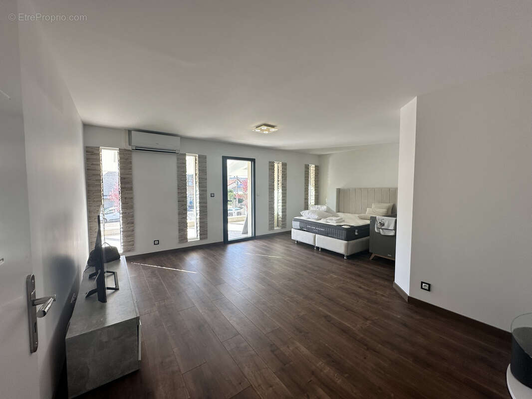 Maison à SAINTE-SAVINE