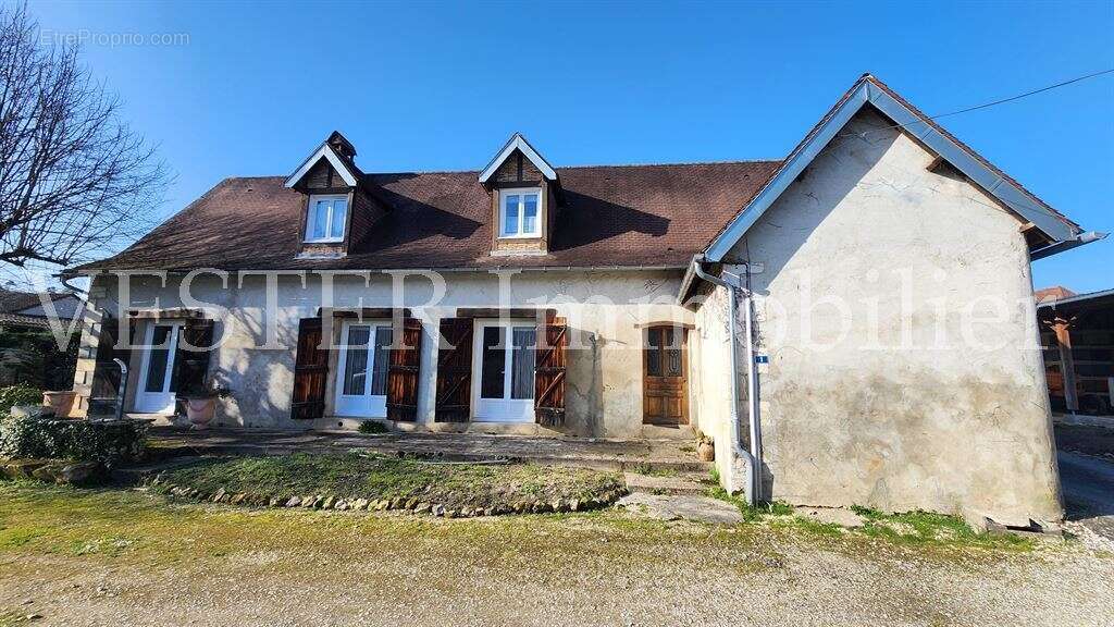 Maison à NEUVIC
