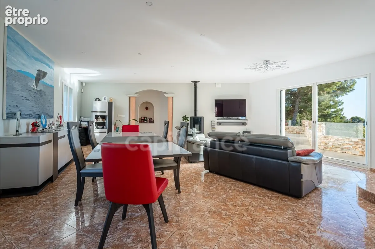Maison à vendre 5 pièces LA CIOTAT (13) Terrain 3000 M2 Piscine,  Triple garage - photo 5