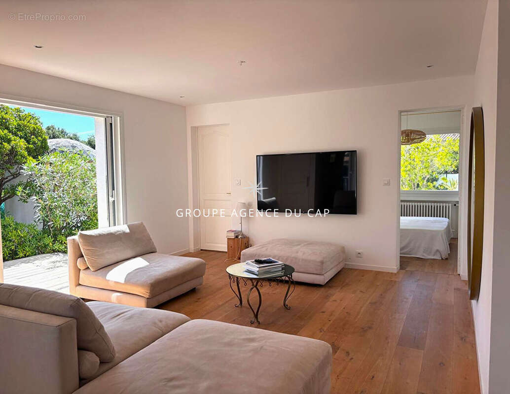 Maison à LES ISSAMBRES