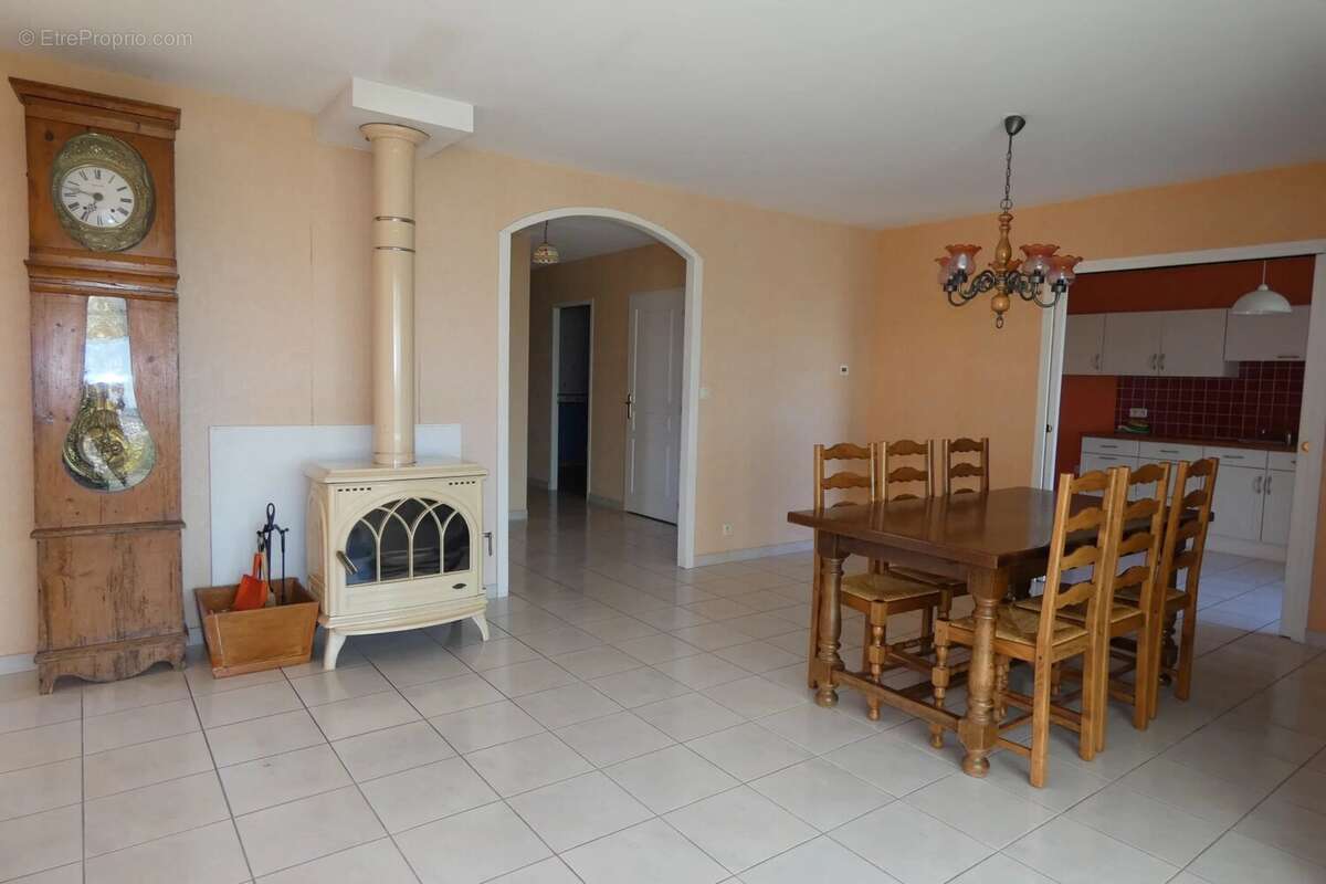 Maison à MONTCENIS