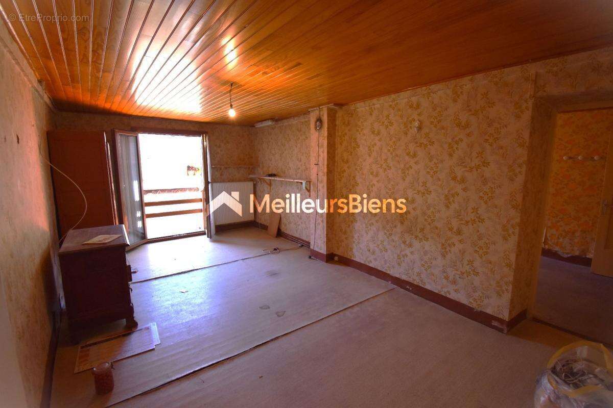 Maison de village à rénover 377 m² à Val-des-Prés avec jardin - photo 5