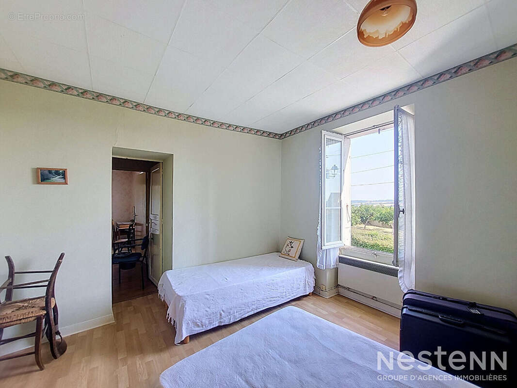 À Vendre Maison en pierre avec jardin, puits et dépendances au coeur du village de Saint-Puy - photo 10