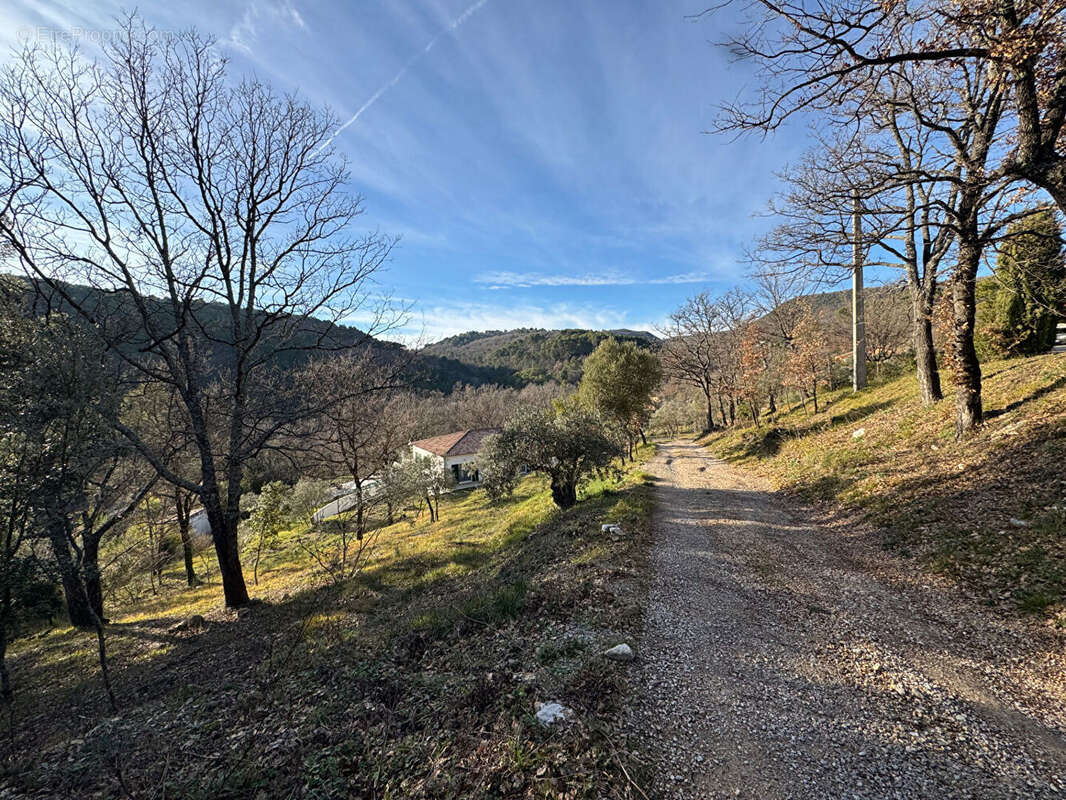 A VENDRE ! Terrain constructible à Montferrat - 1000 m² - photo 5