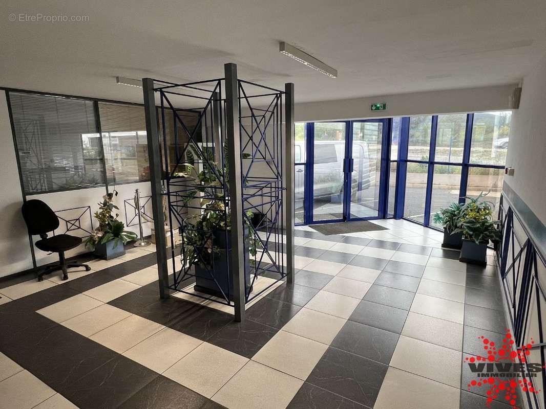 Commerce à SAINT-CHINIAN