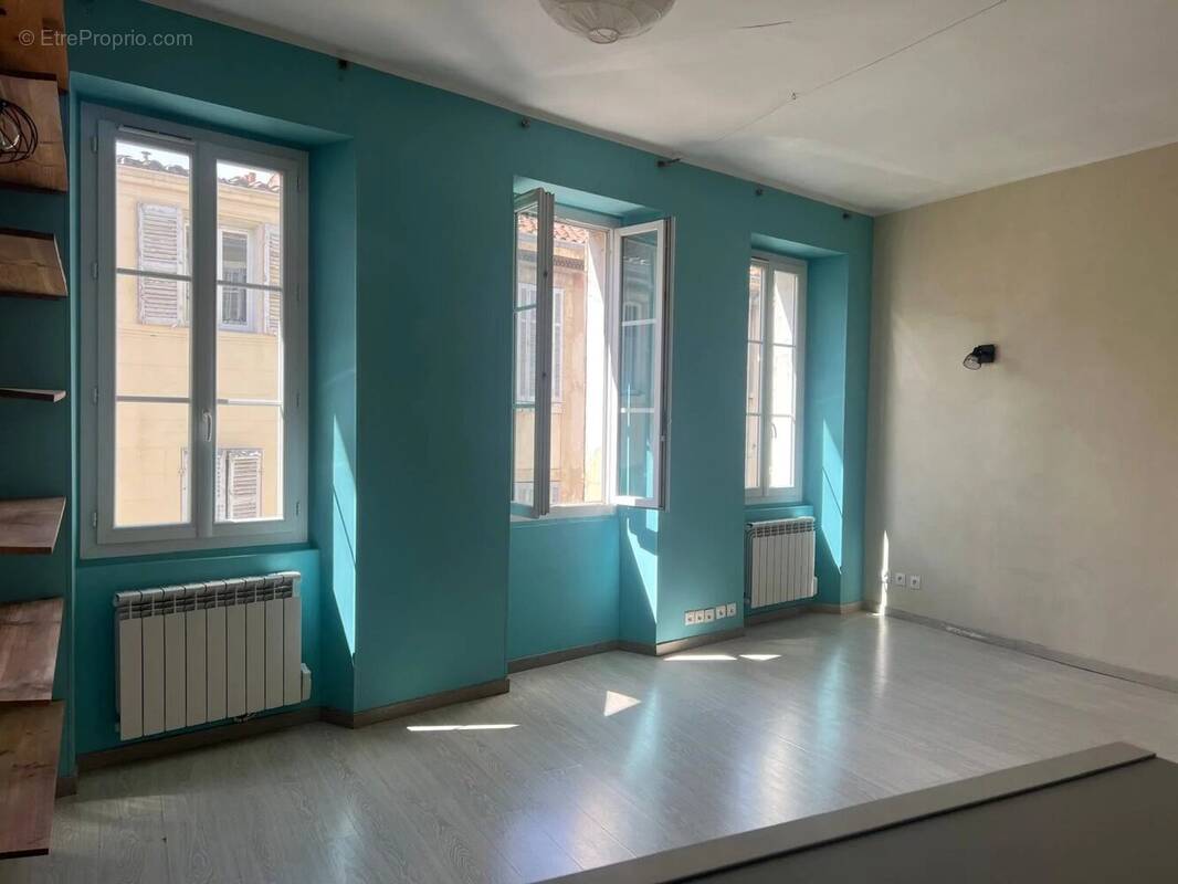 Appartement à MARSEILLE-5E