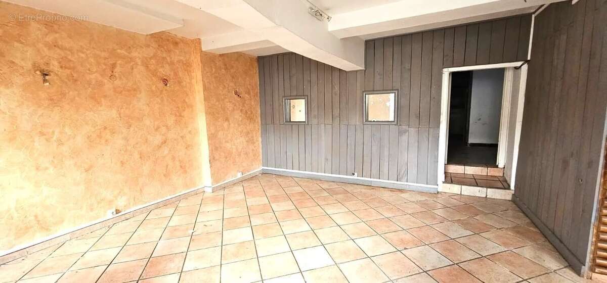 Maison en Pierre de 259 m² à Condom, France - photo 4