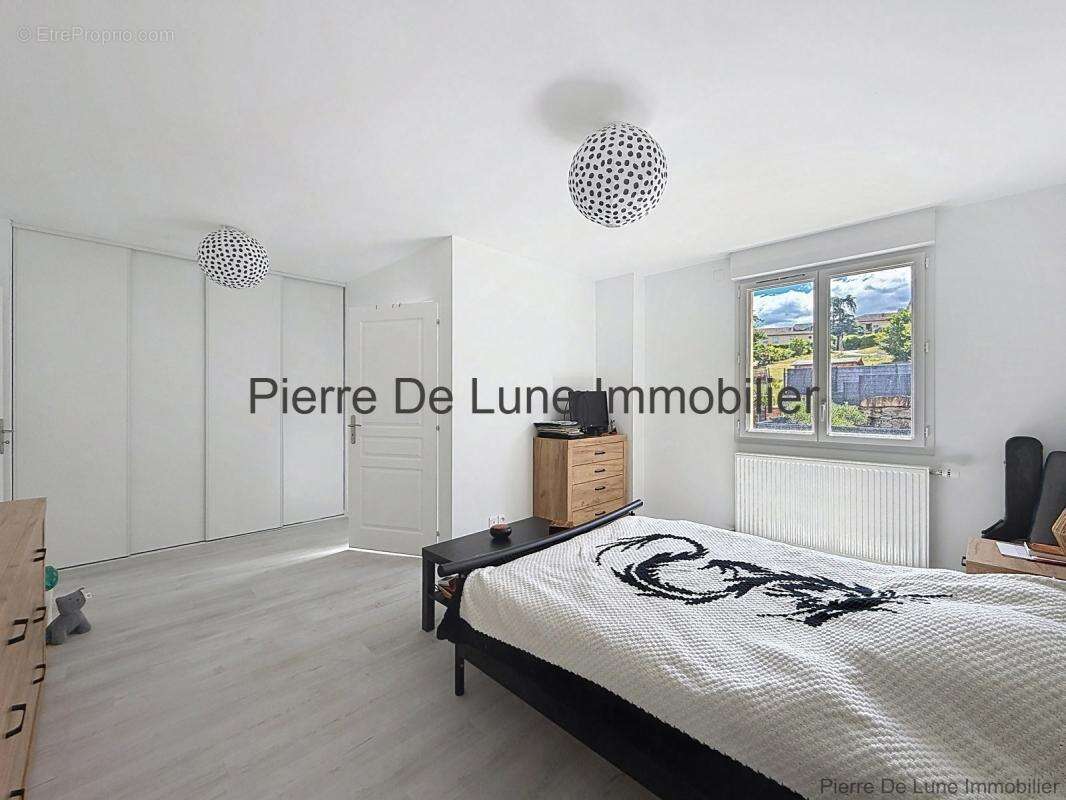 Maison 178 m² à Le Bois-D'oingt  - photo 2