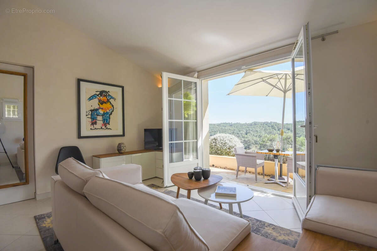 Maison à ENTRECASTEAUX