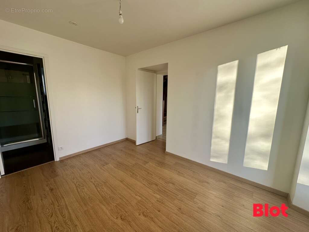 Appartement à MONTFORT-SUR-MEU