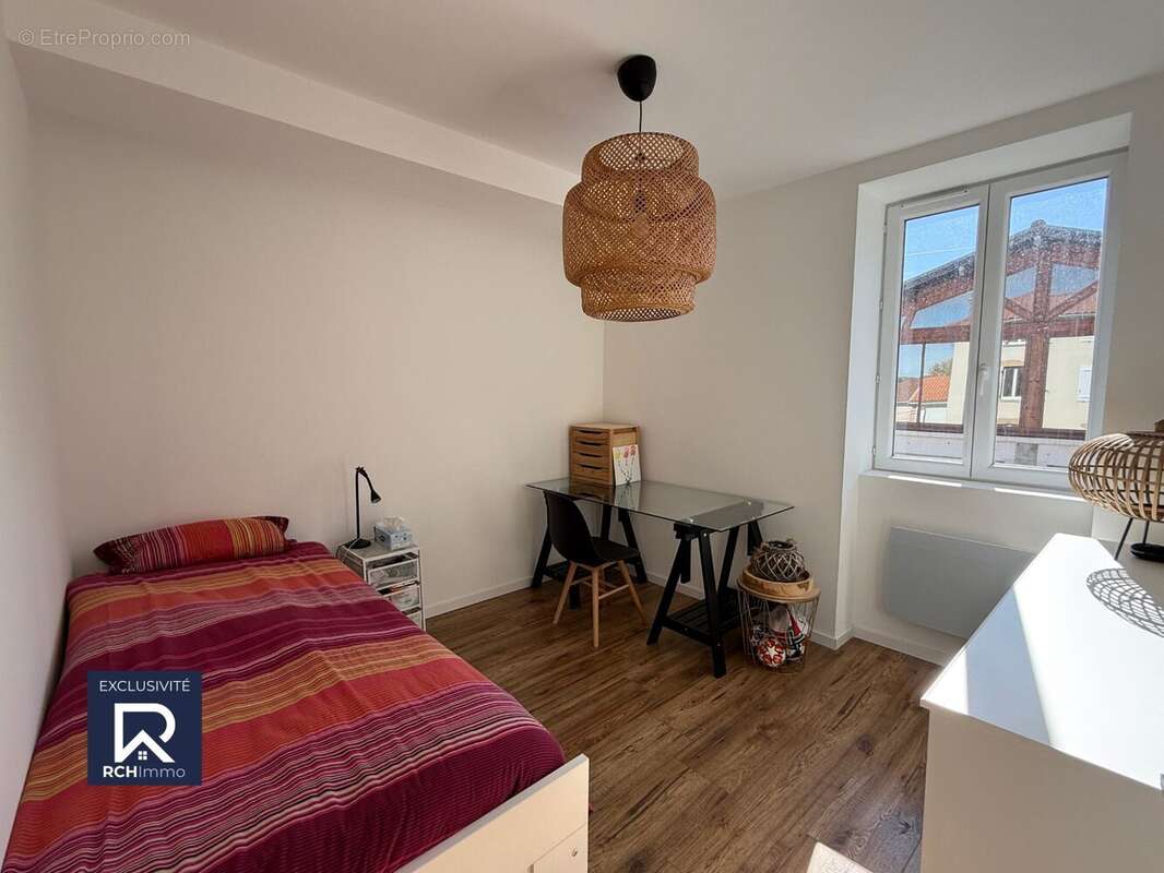 Maison à EYZIN-PINET