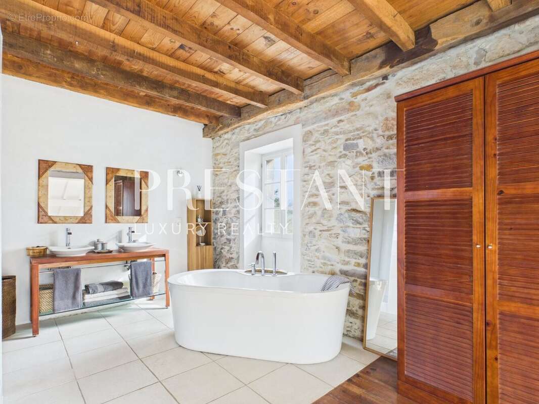 Maison à BARDOS