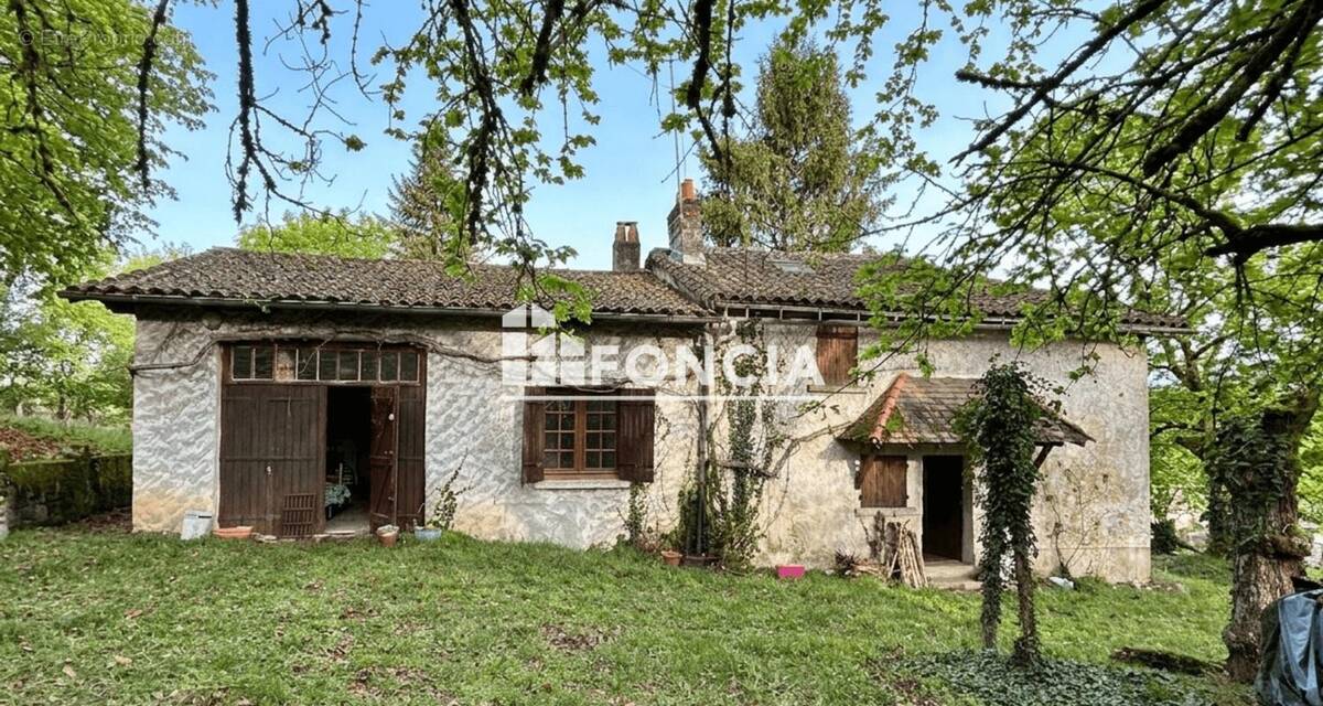 Maison à AGONAC