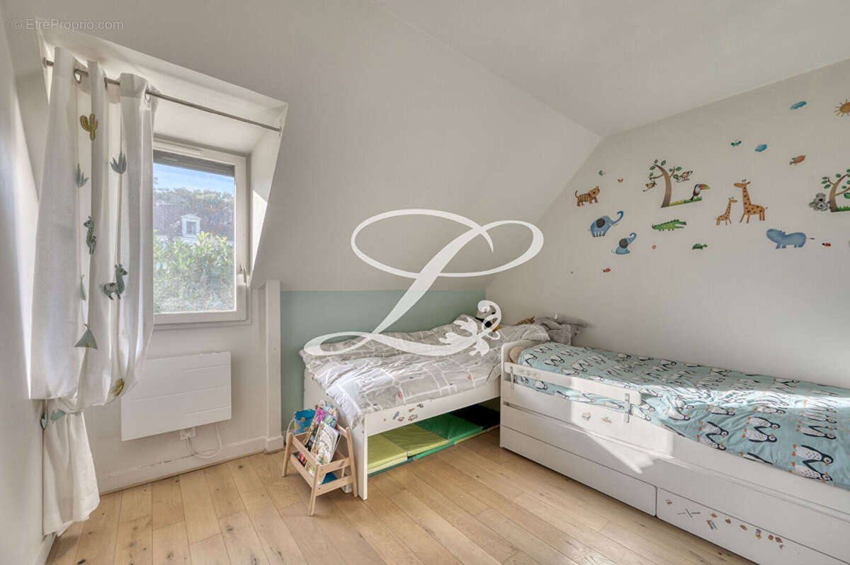 Maison à LE MESNIL-LE-ROI