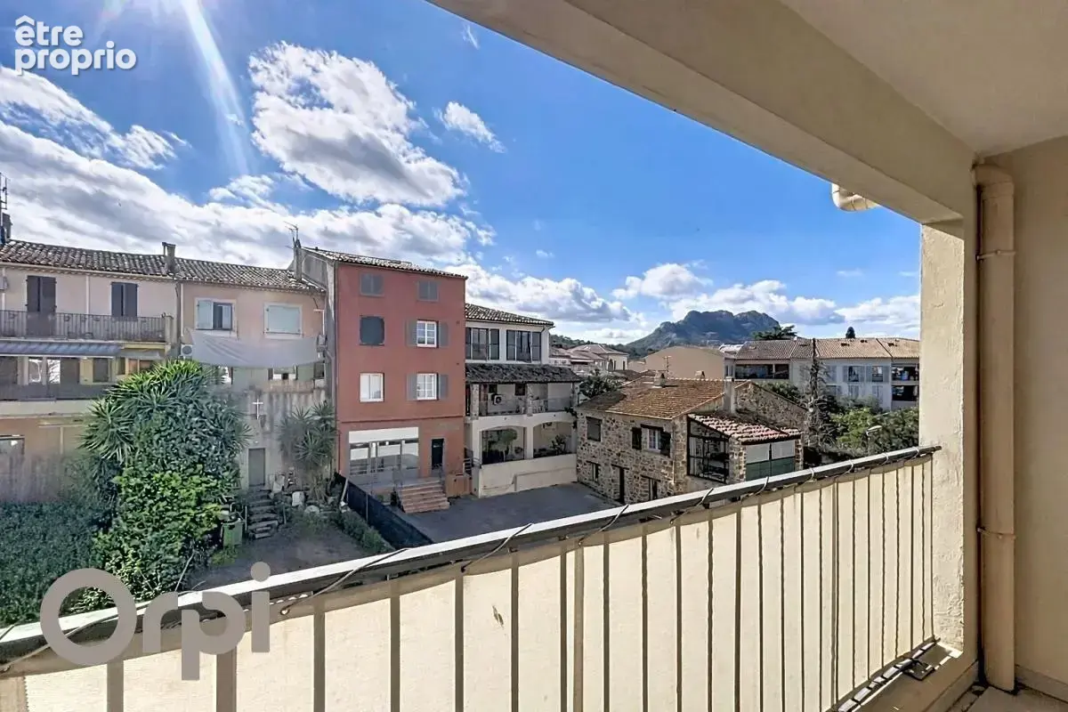 Appartement 3 pièces en dernier étage avec terrasse et garage – Roquebrune-sur-Argens - photo 2