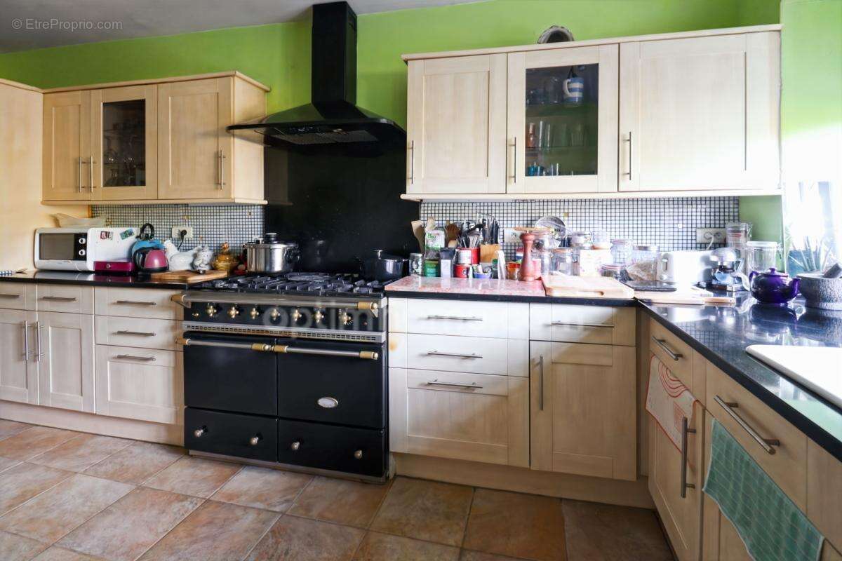 Maison de Charme et de Caractère de 353 m² - 9 Pièces - 6 Chambres sur parcelle de 662 m² - BELLAC 87300 - photo 15
