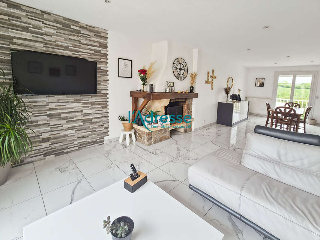 Maison à MONTREVAULT