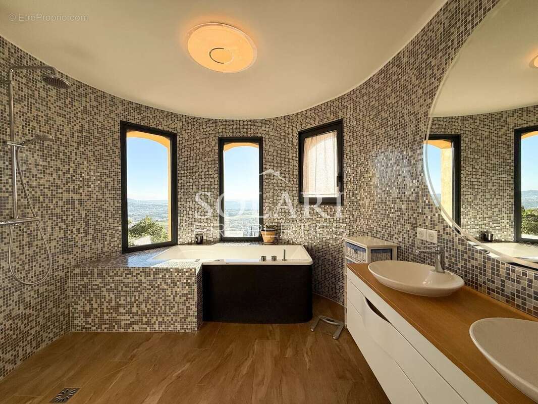 Maison à MANDELIEU-LA-NAPOULE