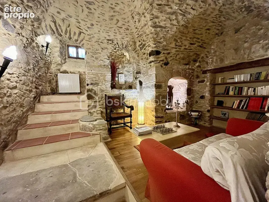Appartement exceptionnel de 148 m² dans château médiéval du XIIème siècle - photo 4