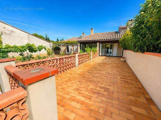 Maison de village - garage - hangars - cave - jardin - piscine - photo 4