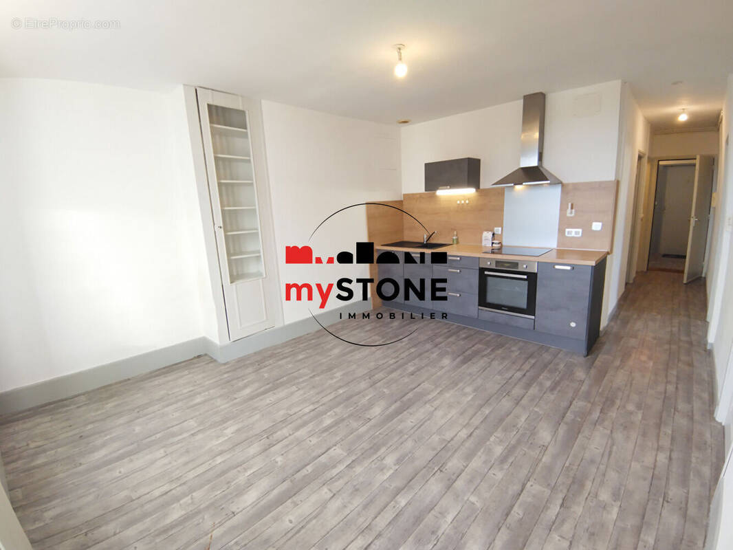 Appartement à CHALAMONT